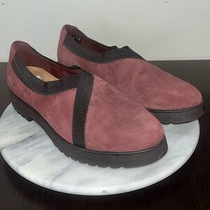 Clarks Women's Bellevue Cedar Slip-On Suede Loafer Sz 9